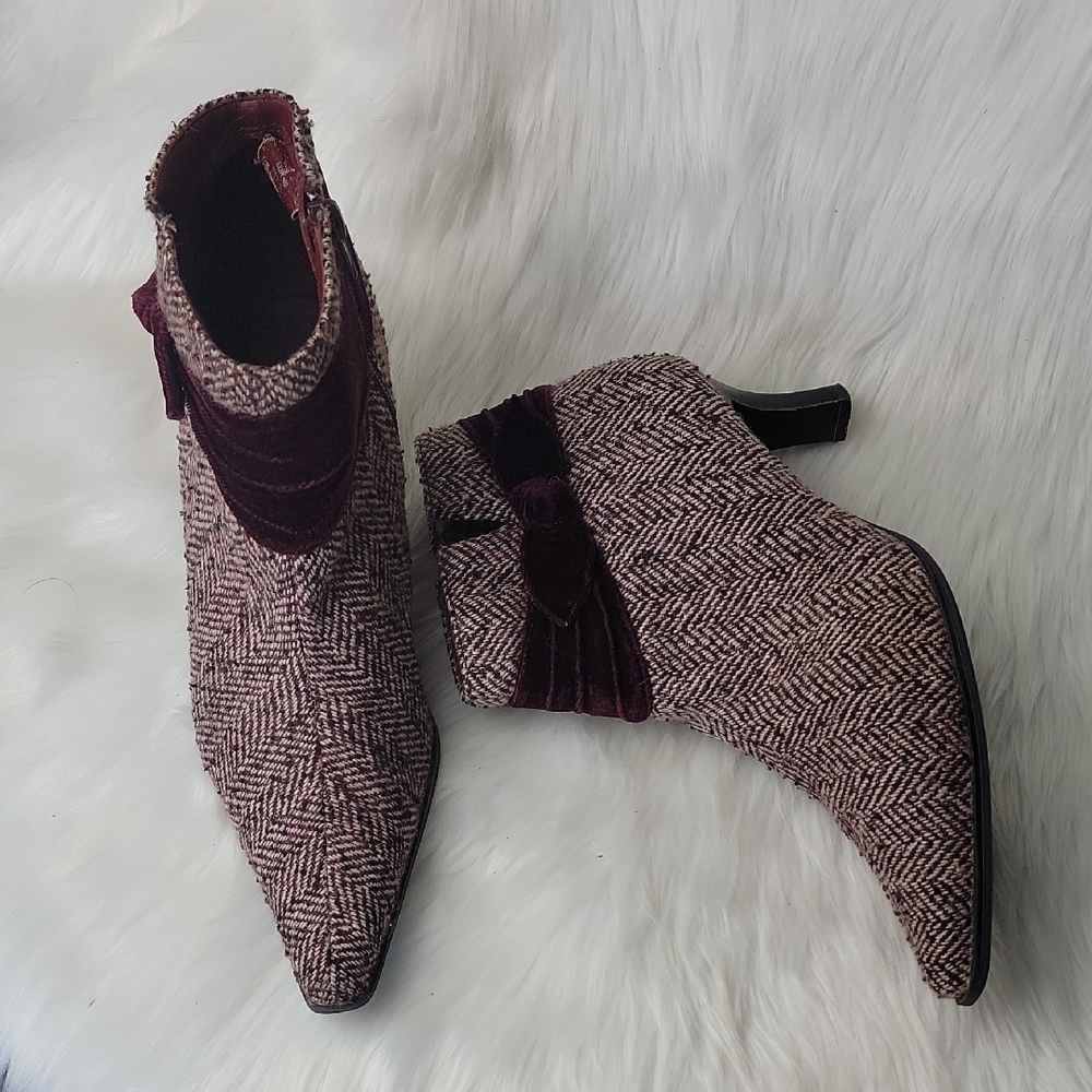PREDICTIONS Burgundy Plum Herringbone Velvet Bow Dress Zip Heeled Bootie Boots 8